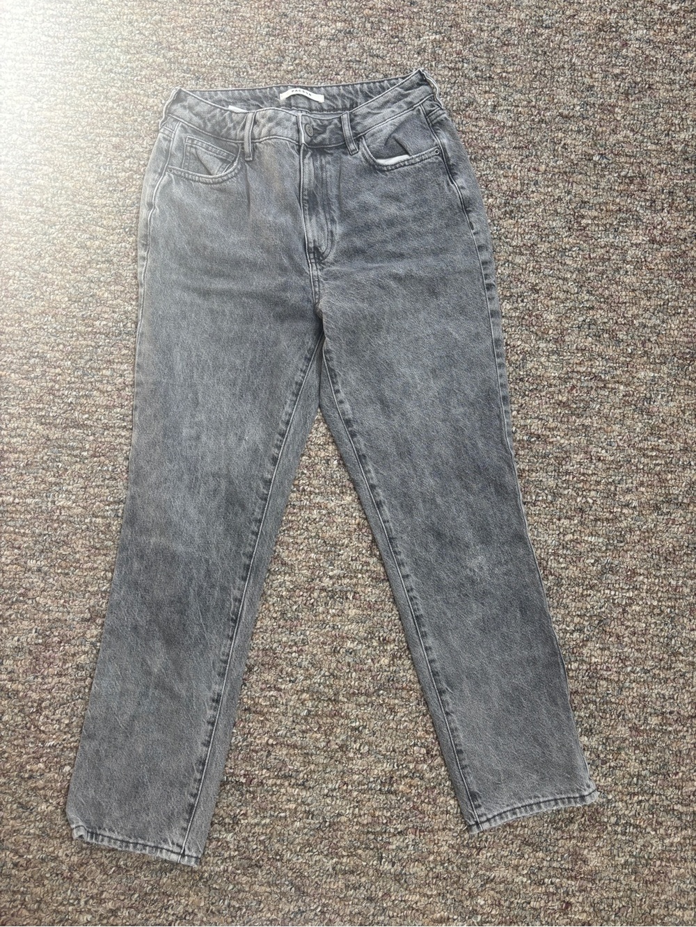 PacSun Women's Straight Leg Jeans in Washed Gray